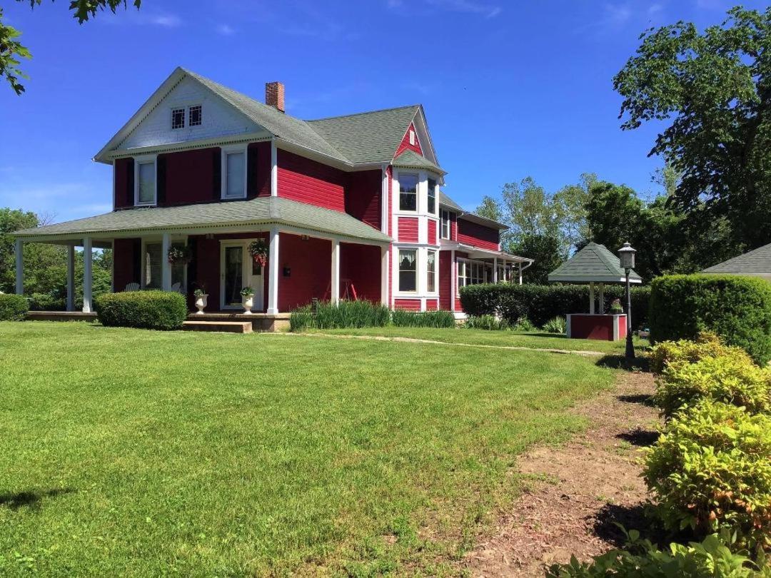 Plain & Fancy Bed & Breakfast Ironton Exterior photo